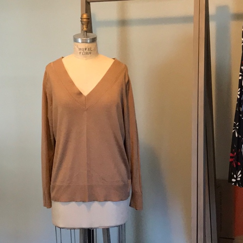 Low v-neck silk cashmere sweater